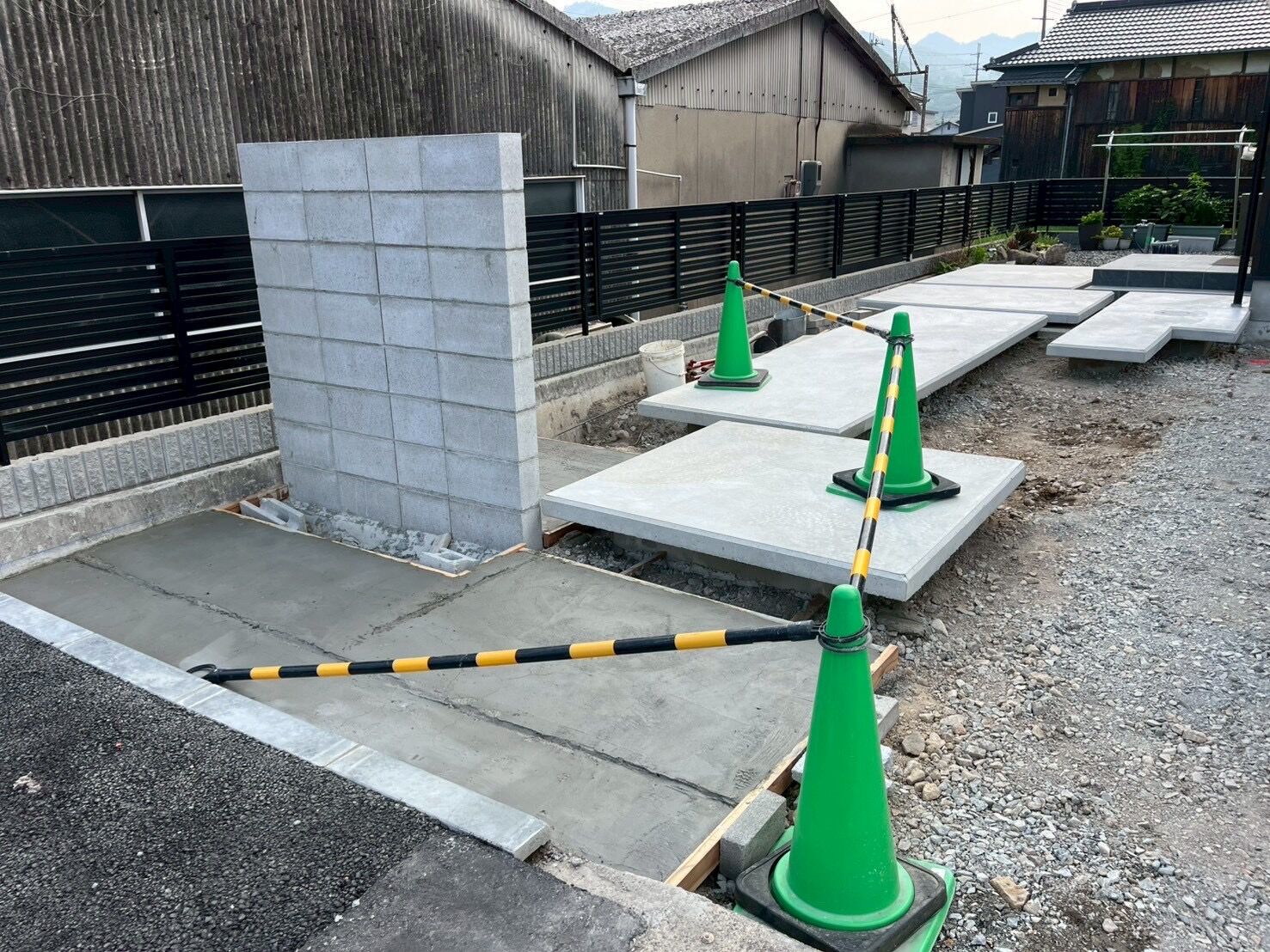 自然石アプローチの下地コンクリート