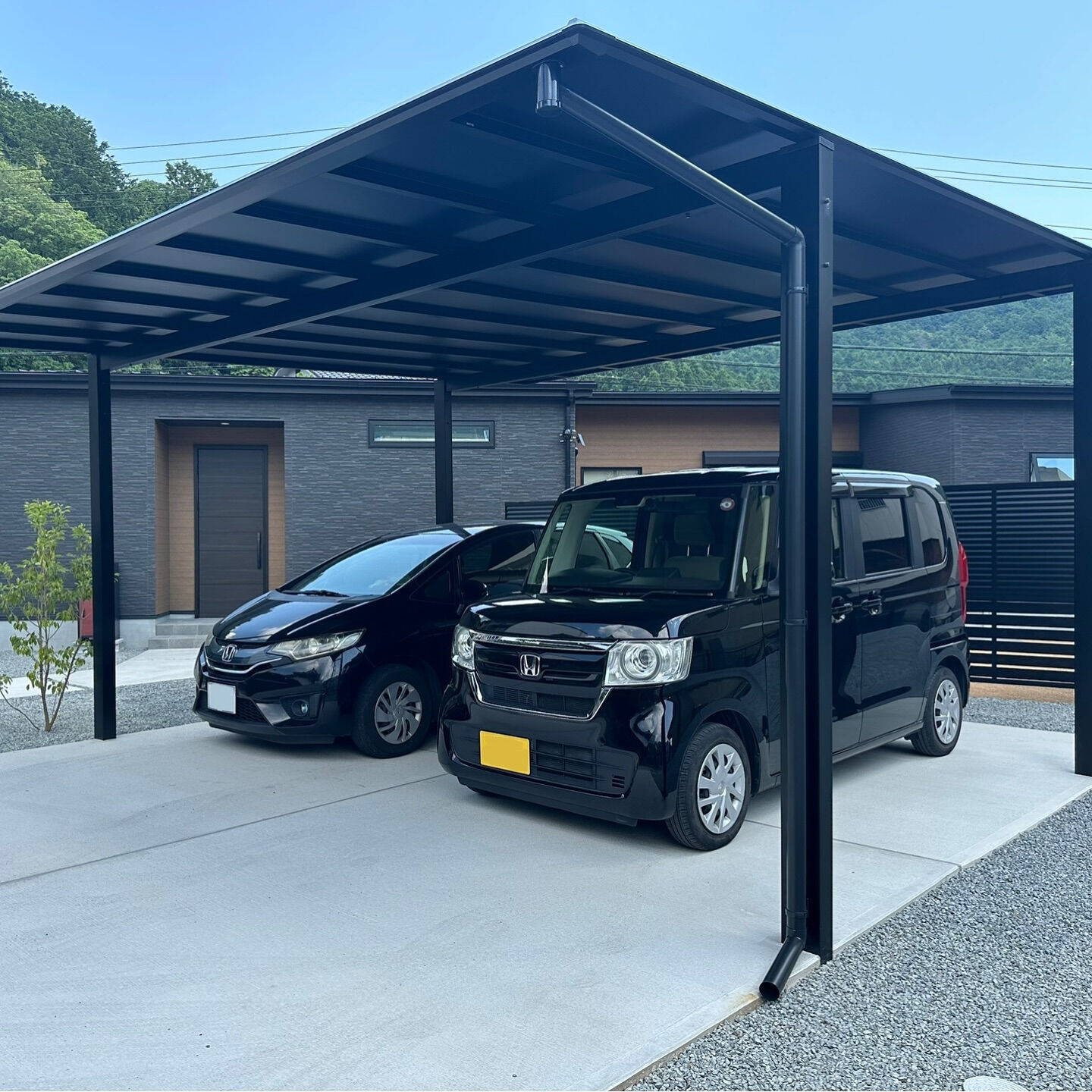 「クールなツートンモダン外構」
