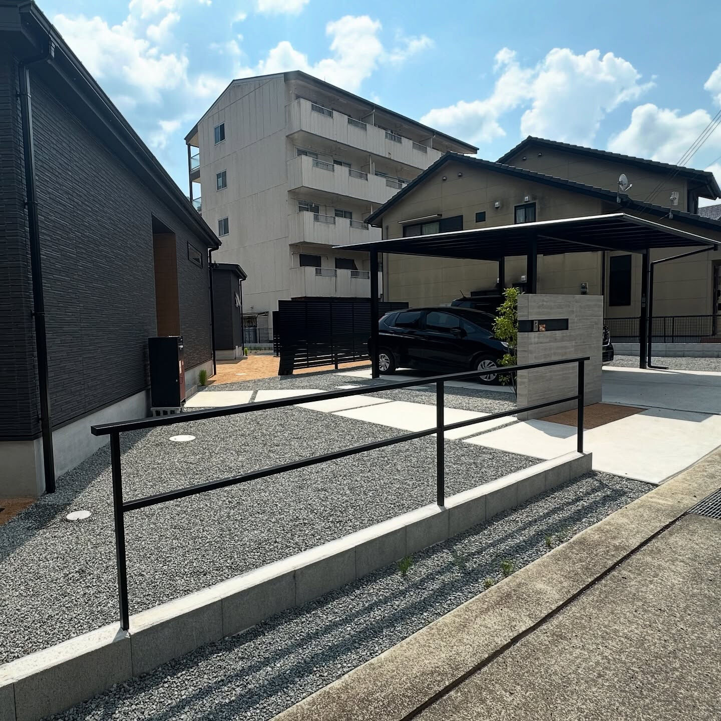 「クールなツートンモダン外構」